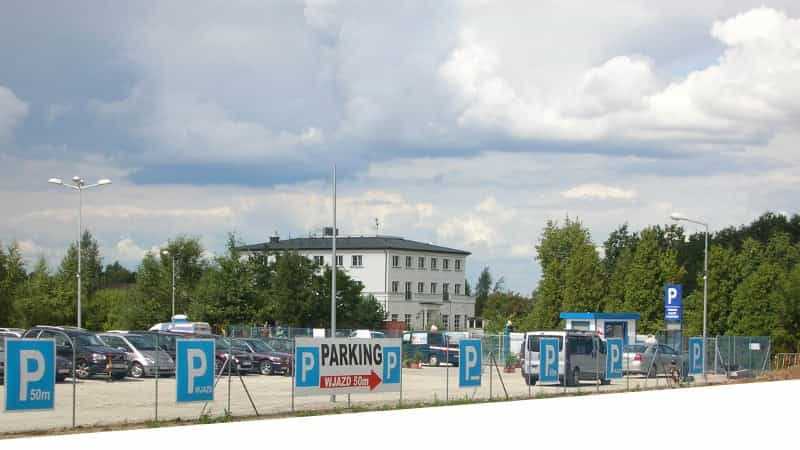 Zdjęcie Wrocław Parking Lotnisko | Parking Pod Żyrafą