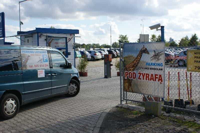 Parking Pod Żyrafą - zdjęcie parkingu