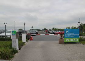 Zdjęcie parkingu Oficjalny Parking D przy lotnisku